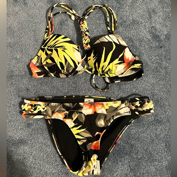 Hollister floral bikini set XS bottom and 34A top - Picture 1 of 10